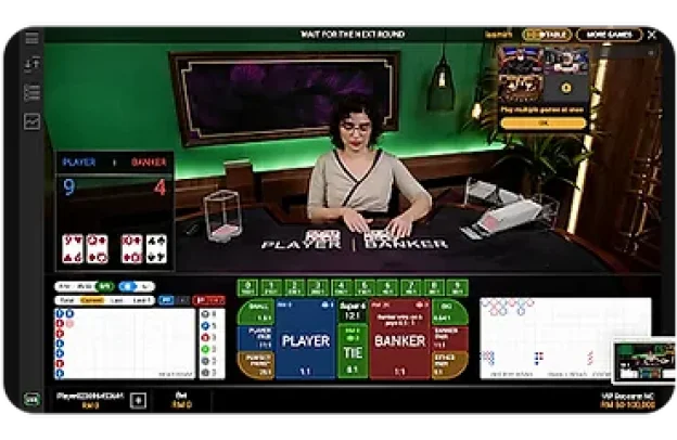 Meja VIP Baccarat dengan peniaga, menunjukkan kad dan pilihan pertaruhan.